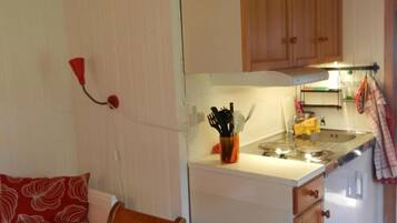 Kylskåp, mikrovågsugn, ugn och diskmaskin