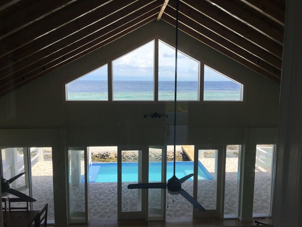 Outdoor pool - Key Lime Casa - Ocean Front - Private Pool (Utila)