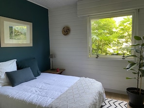 4 bedrooms, free WiFi, bed sheets, wheelchair access