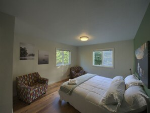 4 bedrooms, iron/ironing board, travel crib, free WiFi