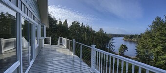 Hilltop Lake View with Nature all around