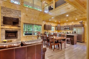 Dining - 5 Master Suites! 5/6bath Cabin 5 min to GSMNP! (Gatlinburg)