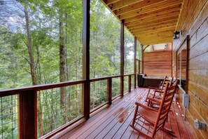 Property grounds - 5 Master Suites! 5/6bath Cabin 5 min to GSMNP! (Gatlinburg)