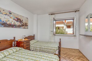 2 bedrooms