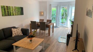 Fernseher, Kamin, Stereoanlage