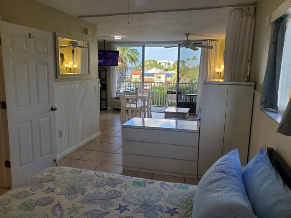 1 slaapkamer, een bureau, een strijkplank/strijkijzer, gratis wifi