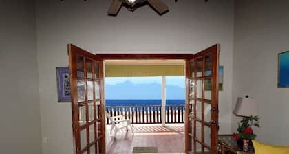 Reef Point Beach House - Ocean Front - 4 Bedroom House