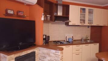 Réfrigérateur, four, plaque de cuisson, cafetiÚre/bouilloire