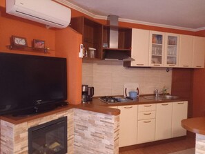 Refrigerador, horno, cafetera/tetera, freezer