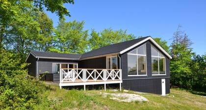 Cozy home in Hundested with WiFi