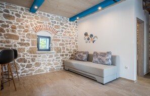 Smart TV - Amazing home in Drnis (Drnis)