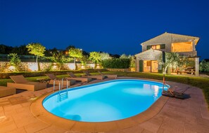 Pool - 4 bedroom cozy home in Linardici (Linardici)