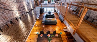 Quaint Historic Downtown: Walk to Dinner & Shops, Poker Table, Rooftop, Garage