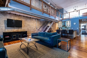 Smart TV, DVD player, books, offices