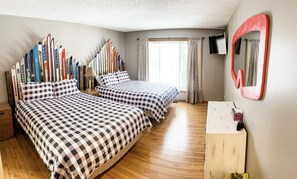 3 室のベッドルーム、WiFi (無料)、ベッドシーツ