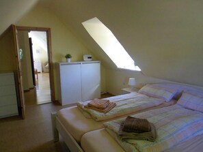 2 chambres, fer et planche Ă repasser