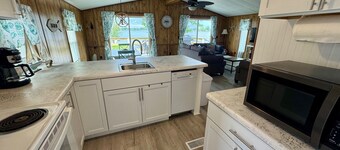 Swim, fish, have fun at the sandbar & cruise the lake! Sleeps 8!