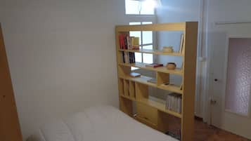 2 bedrooms, iron/ironing board, Internet