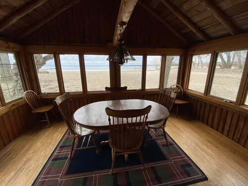 (Aspen Cabin) Charming 3 Bedroom Cottage on the Lake - Waterfront - Pets OK