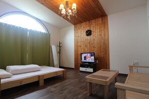 Premium bedding, laptop workspace, blackout curtains, soundproofing - Kims Cabin Guesthouse (Seogwipo)