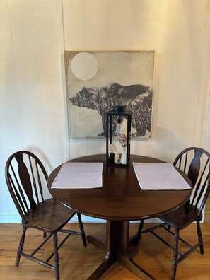 Dining - Lake Breeze Sweet for Two (Kawartha Lakes)