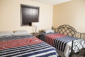 3 chambres, bureau, Wi-Fi gratuit, draps fournis