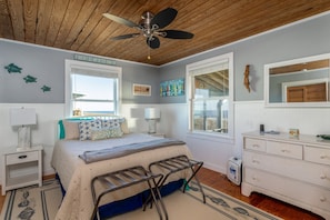 4 bedrooms, desk, free WiFi, bed sheets