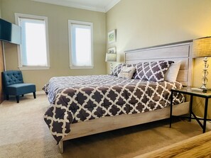 1 bedroom, iron/ironing board, free WiFi, bed sheets - Aermotor Loft -100yds to Main Street! Sleeps 4, HOT TUB (Fredericksburg)