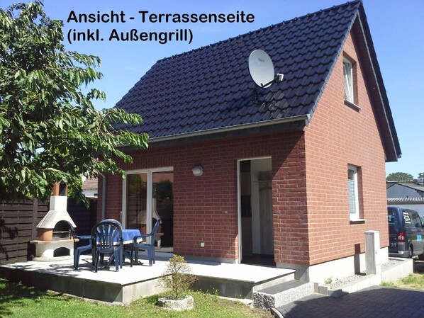 Outdoor dining - Holiday House in Wismar with Barbecue, Terrace and Garden (Wismar)