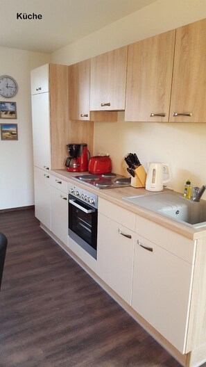 Fridge, oven, stovetop, coffee/tea maker - Holiday House in Wismar with Barbecue, Terrace and Garden (Wismar)