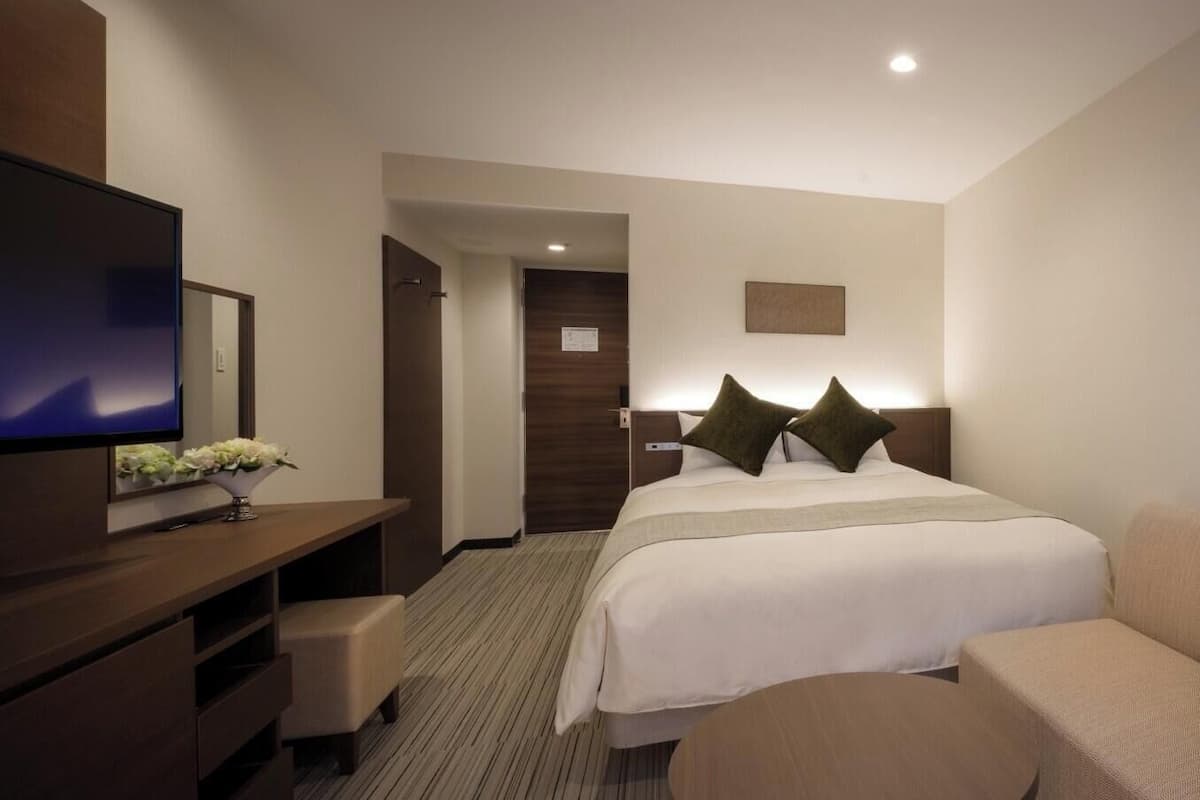 In-room safe, desk, free WiFi, bed sheets