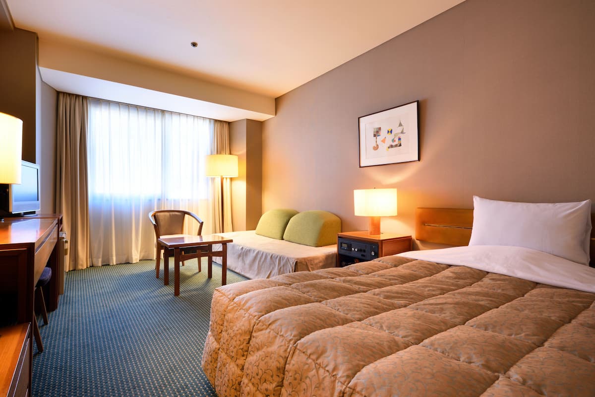 standard single room, non smoking | in-room safe, desk, free wifi, bed sheets