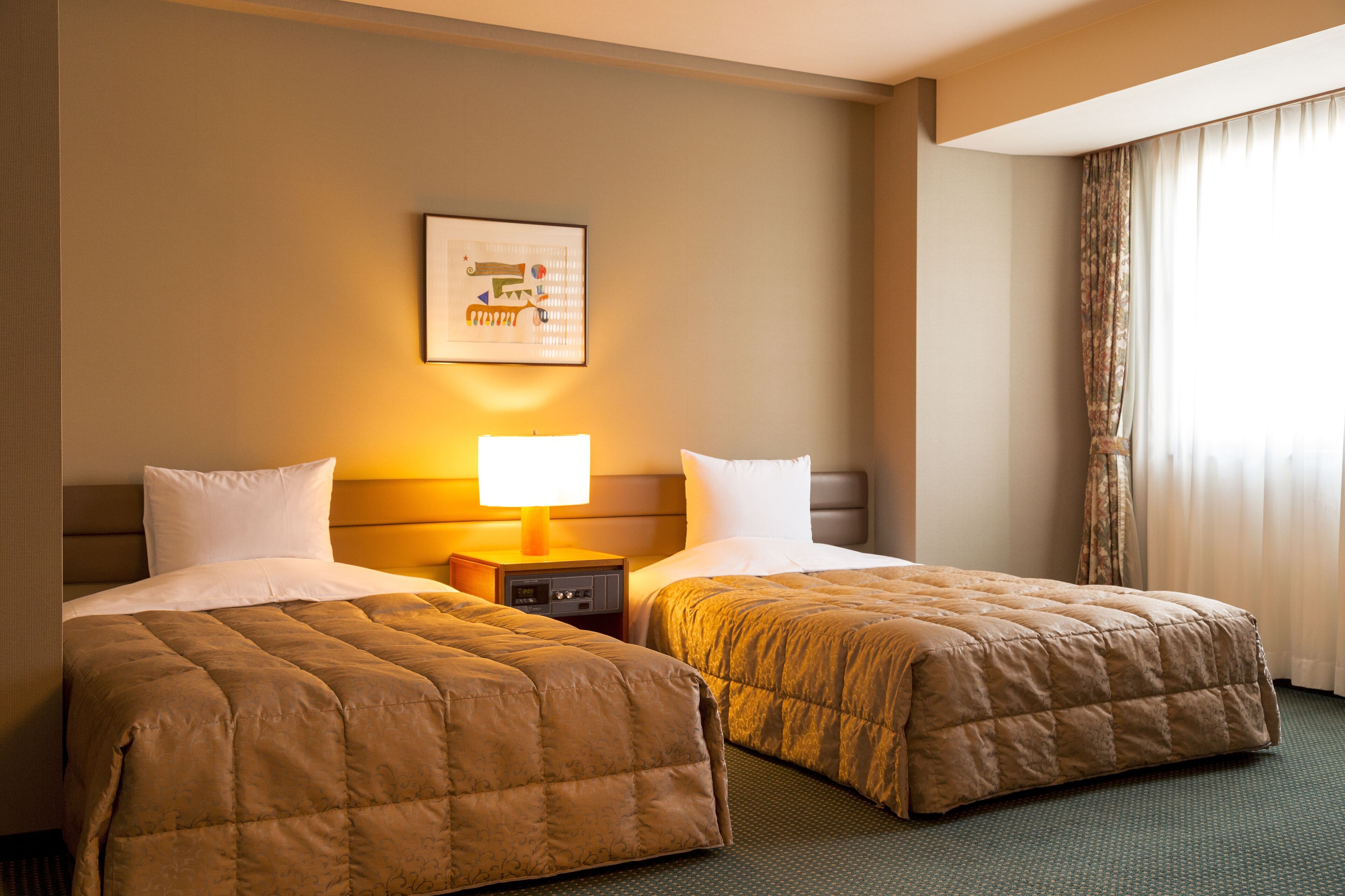 standard twin room, non smoking | in-room safe, desk, free wifi, bed sheets