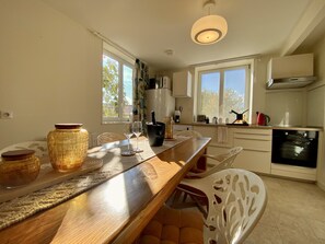 House, Ensuite | Dining