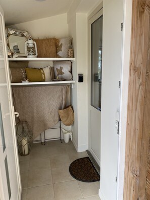 House, Ensuite | Lobby