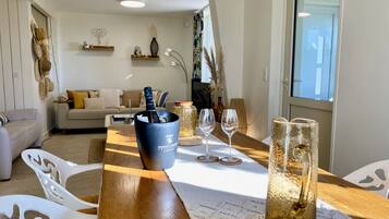 House, Ensuite | Dining