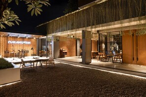 Outdoor dining - JW Naungan Coliving (Surakarta)