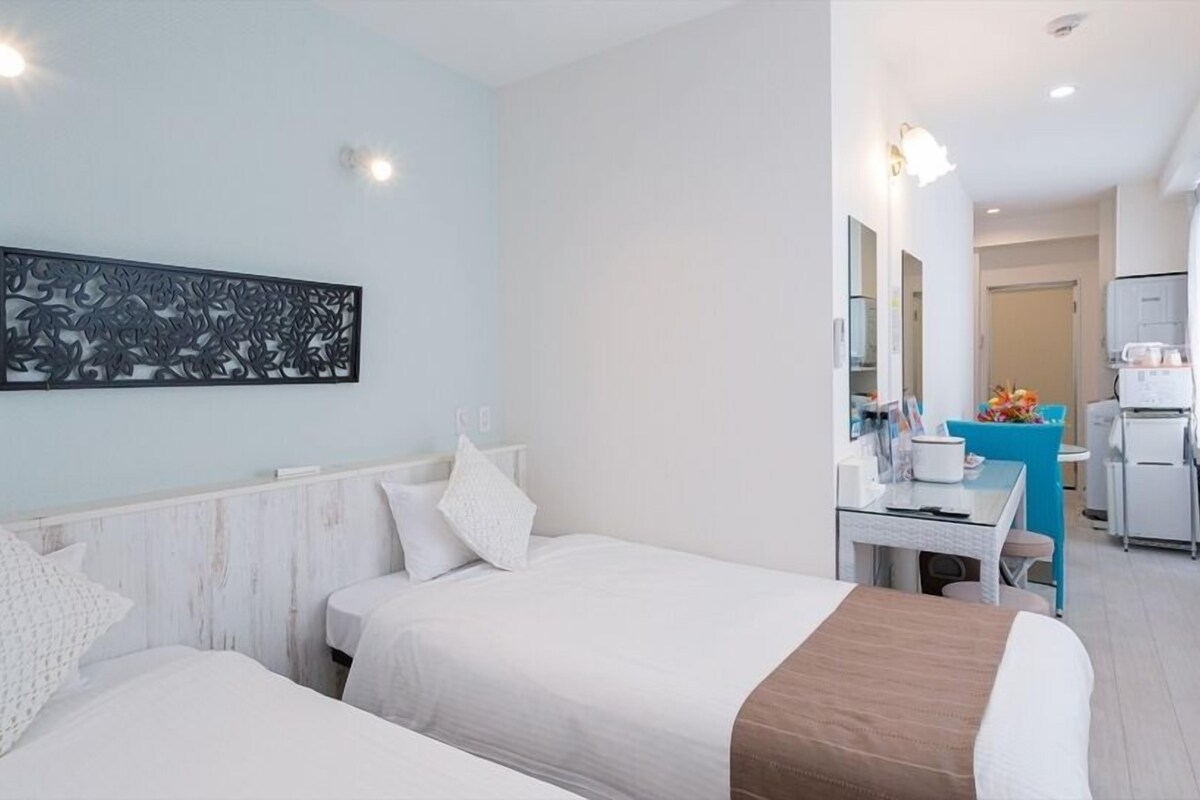 Bureau, Wi-Fi gratuit, ameublement personnalisé, draps fournis