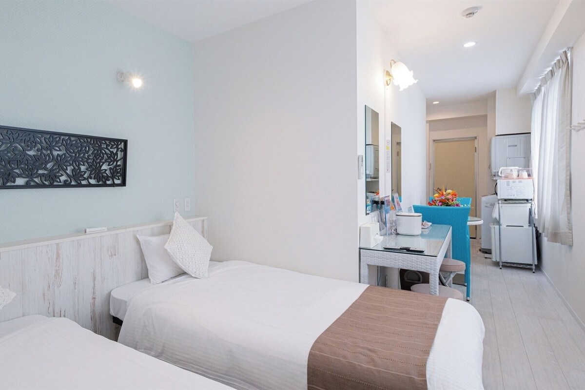 Bureau, Wi-Fi gratuit, ameublement personnalisé, draps fournis