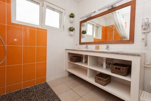 Comfort House, Accessible, Ensuite | Bathroom