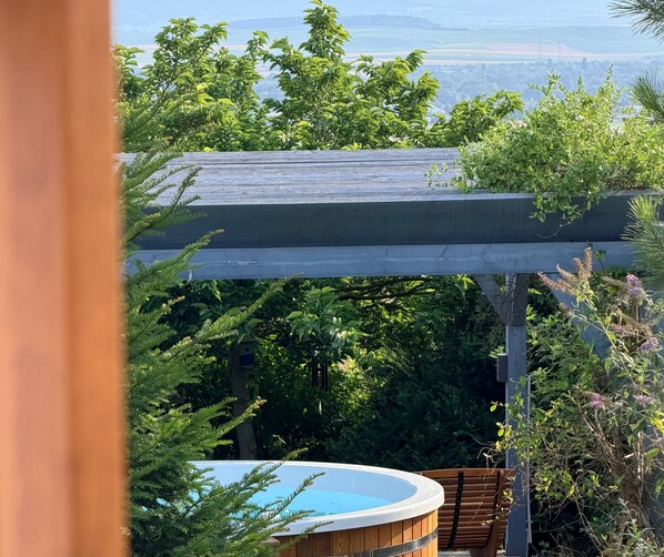 Outdoor spa tub - La Villa Mellifera (Cernay-lès-Reims)