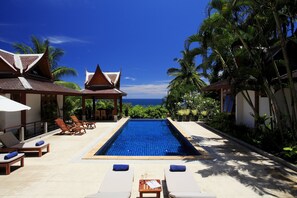 Piscine extérieure