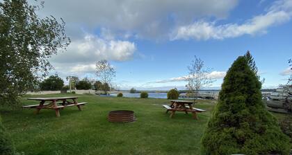 (White House Cabin) Serene Lakefront 4 Bedroom Cottage - Pets OK