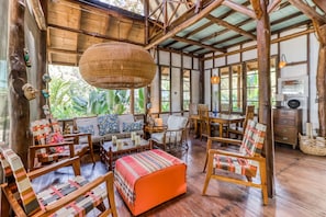 Living area - Breathtaking beachfront house w/ private pool, lanai, balcony & beach access (Uvita)
