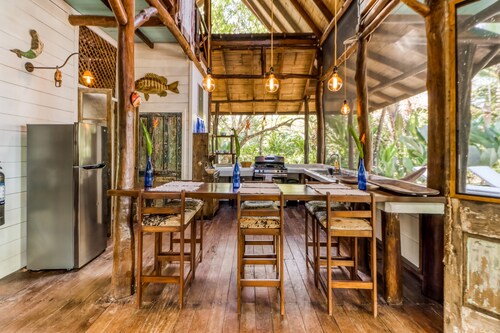 Breathtaking beachfront house w/ private pool, lanai, balcony & beach access