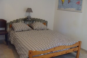 1 Schlafzimmer, Reisekinderbett, kostenloses WLAN, Bettwäsche