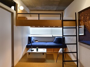 Flat-screen TV - EARTHMANS Amemura (Osaka)