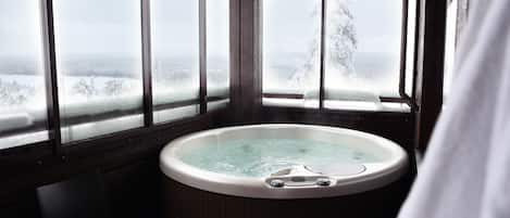 Private spa tub