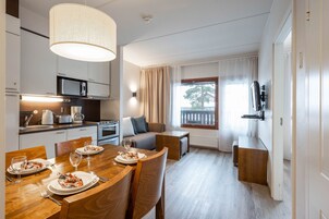 RukaVillage 45, Sauna | Repas dans la chambre