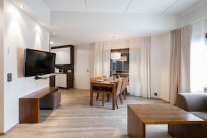 RukaVillage 70, Sauna | Living area | 32-inch flat-screen TV with satellite channels, TV - Ski-Inn RukaVillage (Kuusamo)